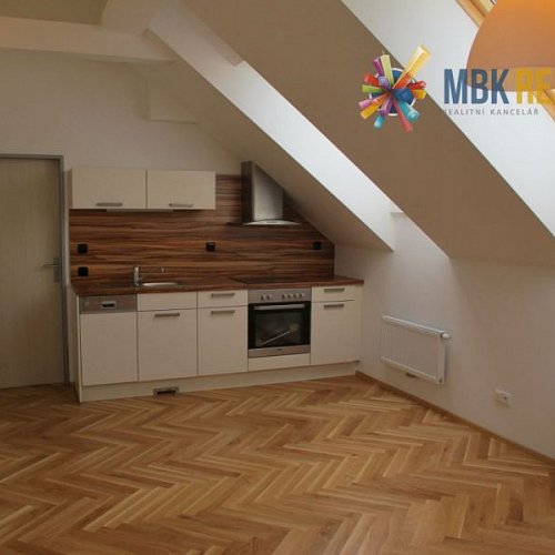 Pronájem podkrovního bytu 2+kk v lukrativní části Brna